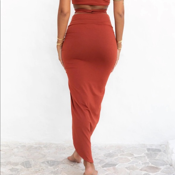 Royal Codes Isis skirt in Carnelian, size large but would fit medium to XL. - Picture 2 of 4